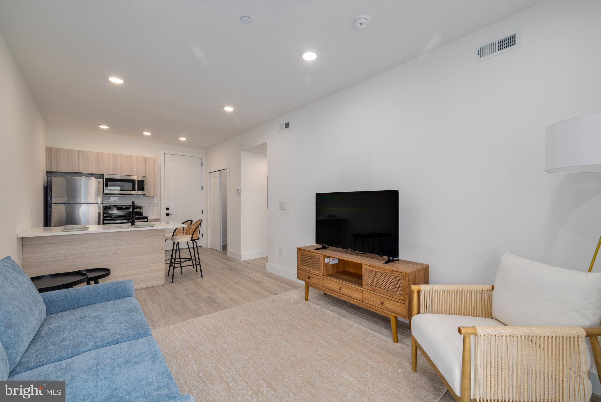 2400-18 E HUNTINGDON ST #611