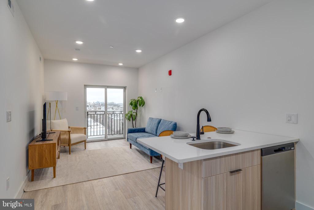 2400-18 E HUNTINGDON ST #611