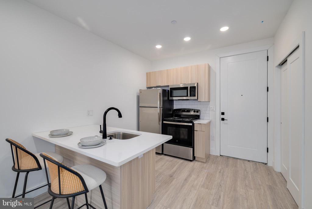 2400-18 E HUNTINGDON ST #611