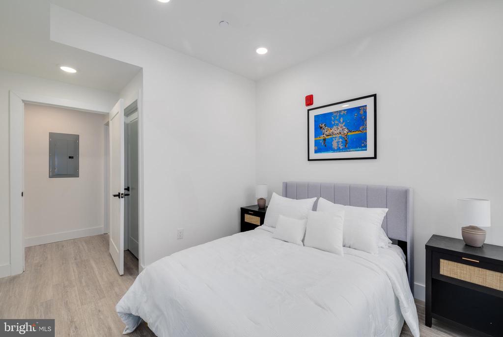 2400-18 E HUNTINGDON ST #611