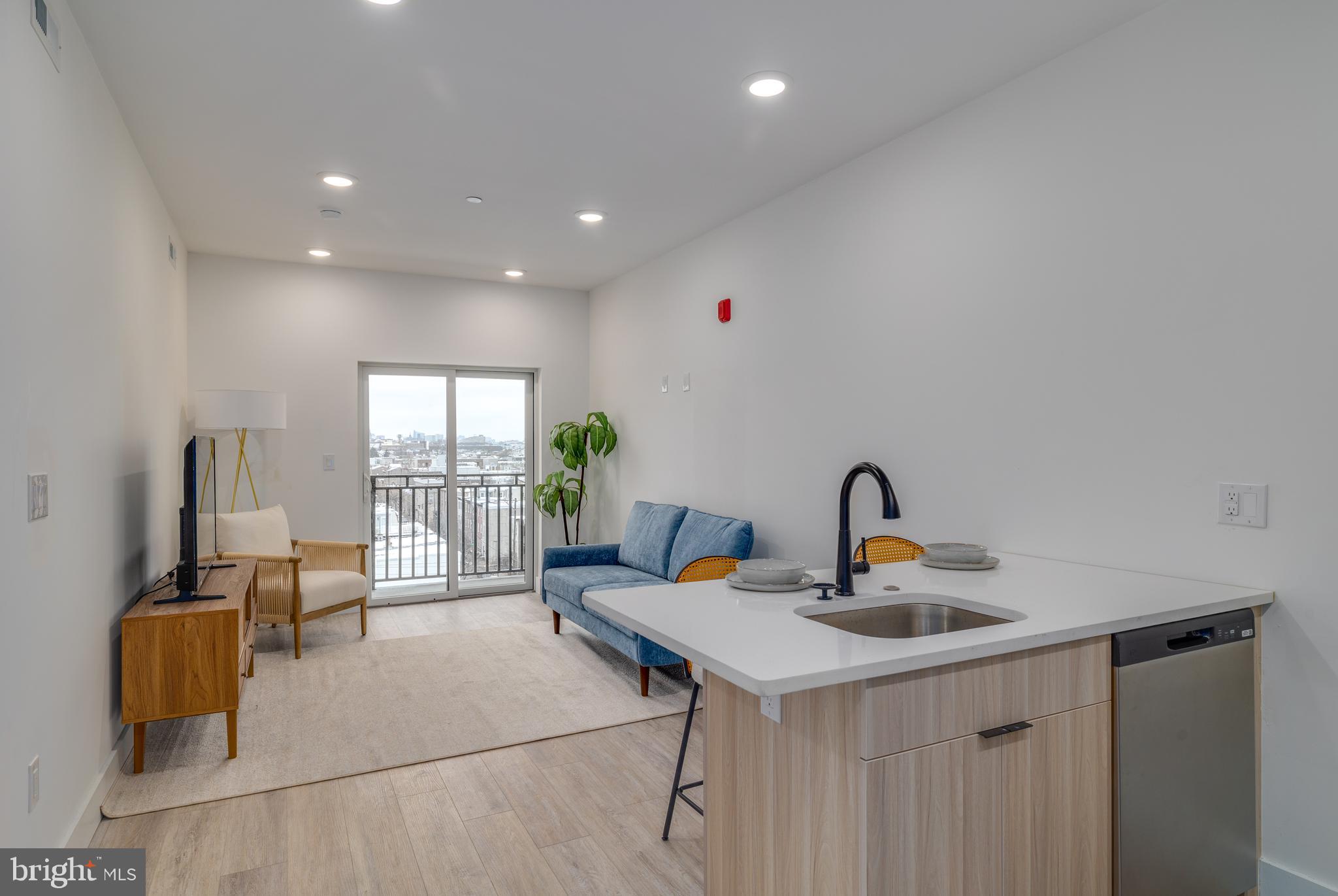 2400-18 E HUNTINGDON ST #708