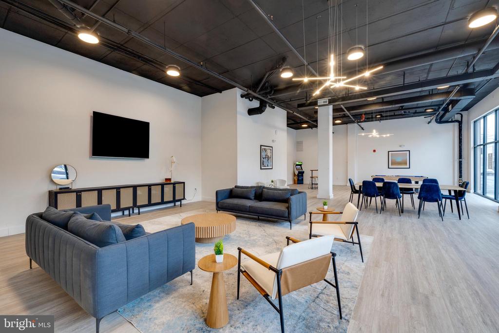 2400-18 E HUNTINGDON ST #708