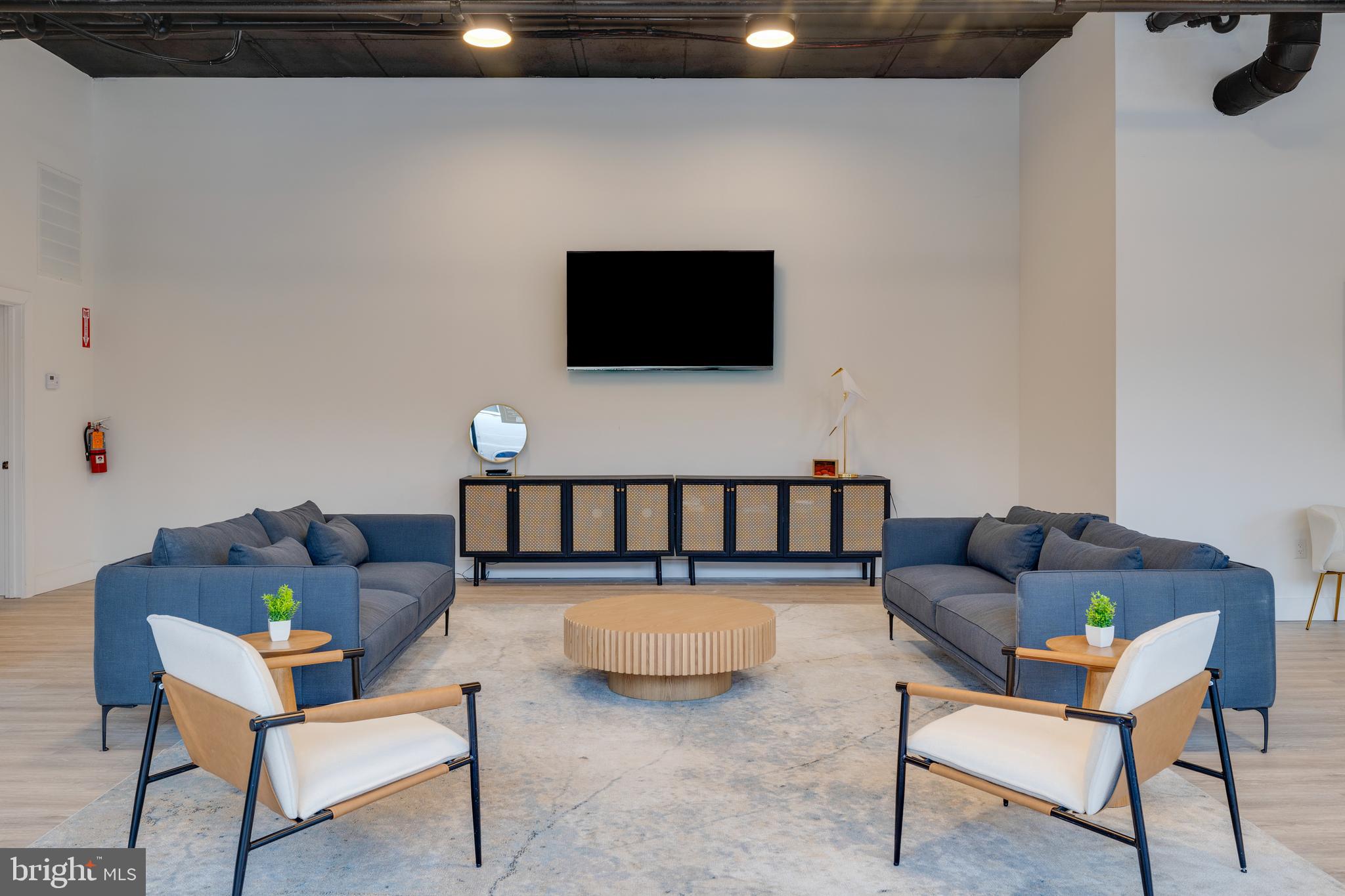 2400-18 E HUNTINGDON ST #706