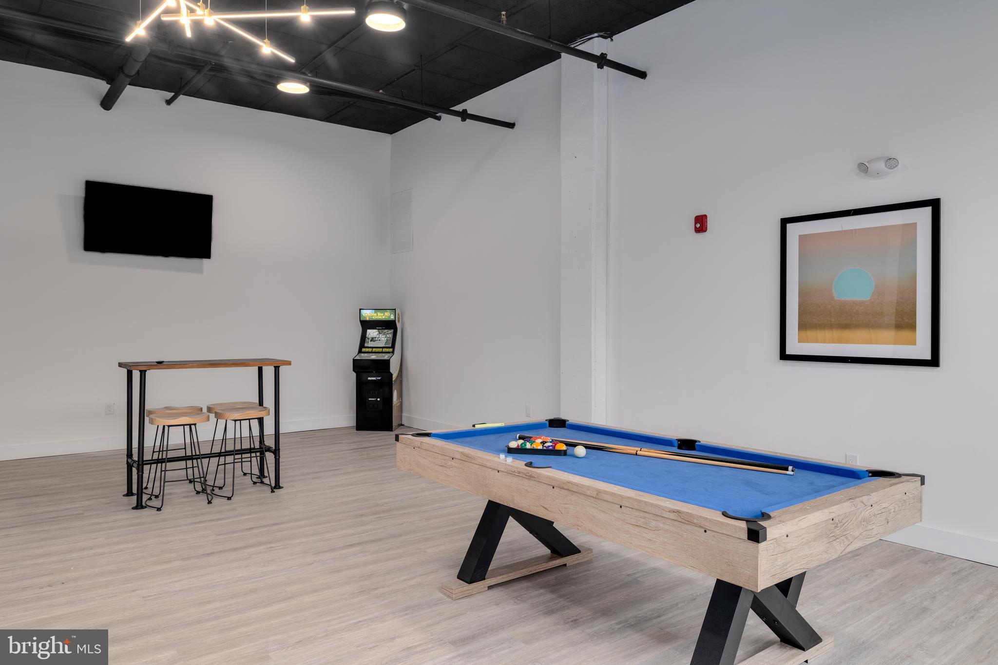 2400-18 E HUNTINGDON ST #706