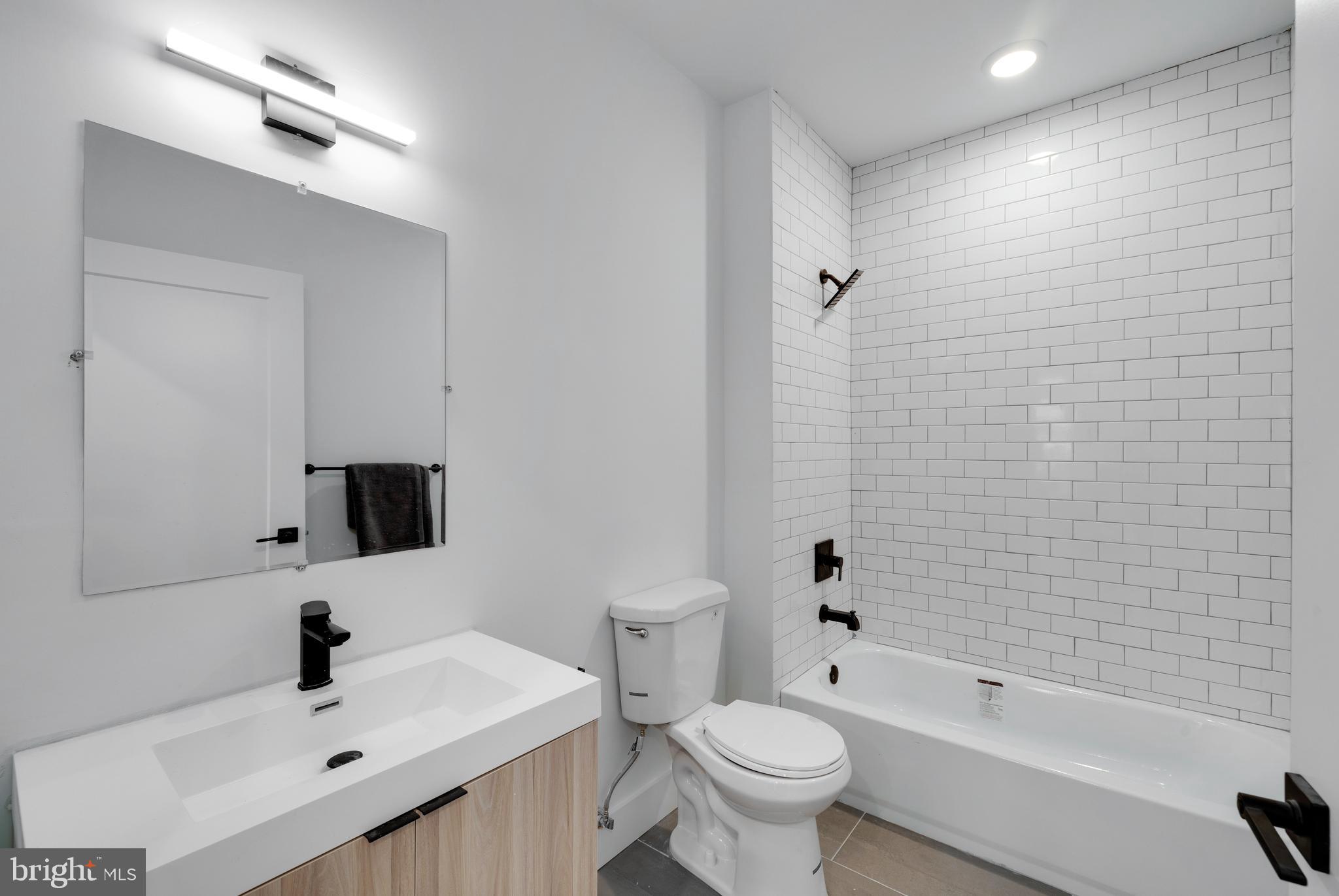 2400-18 E HUNTINGDON ST #706