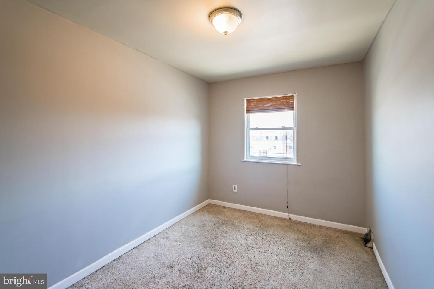 828 HOFFMAN PL
