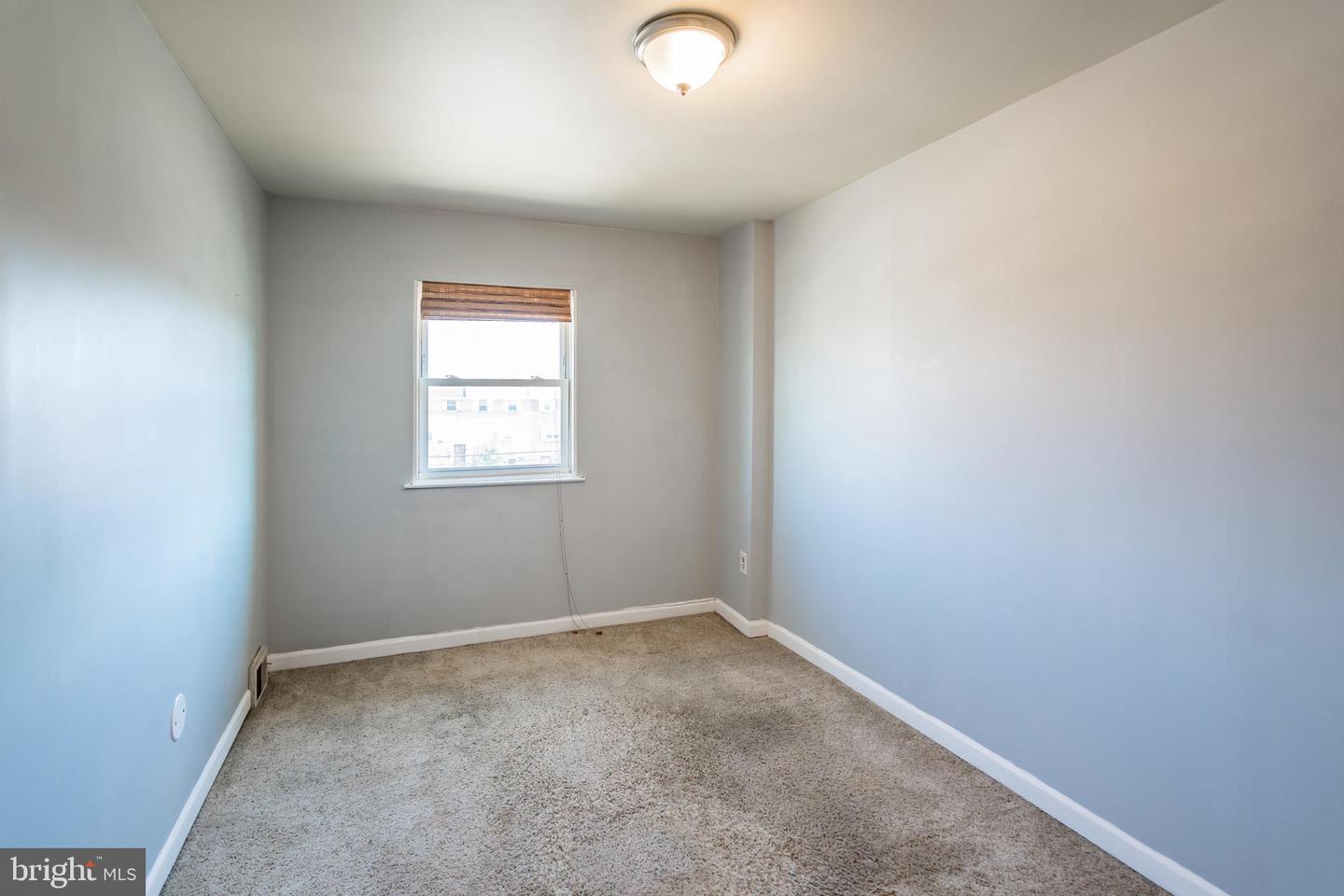 828 HOFFMAN PL