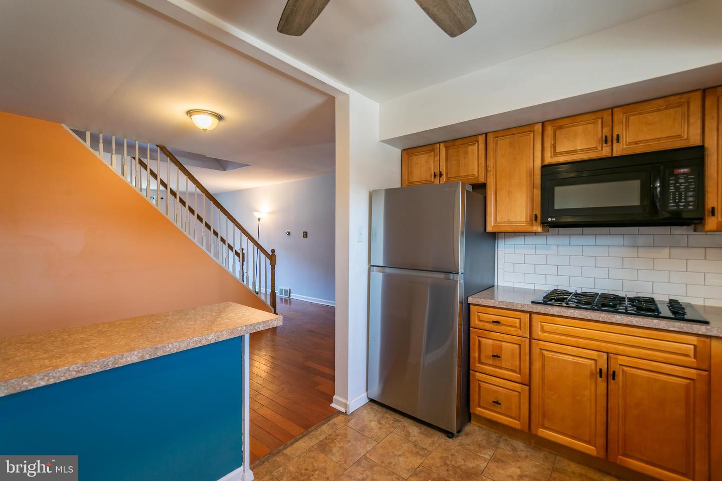 828 HOFFMAN PL