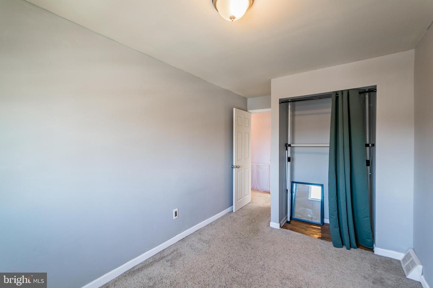 828 HOFFMAN PL