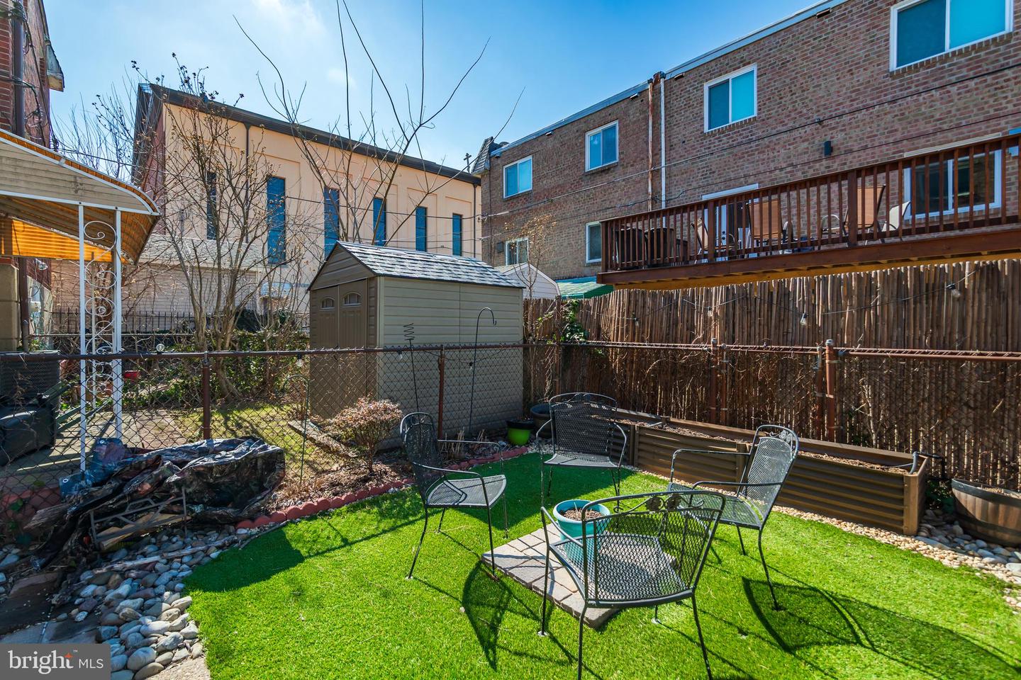 828 HOFFMAN PL