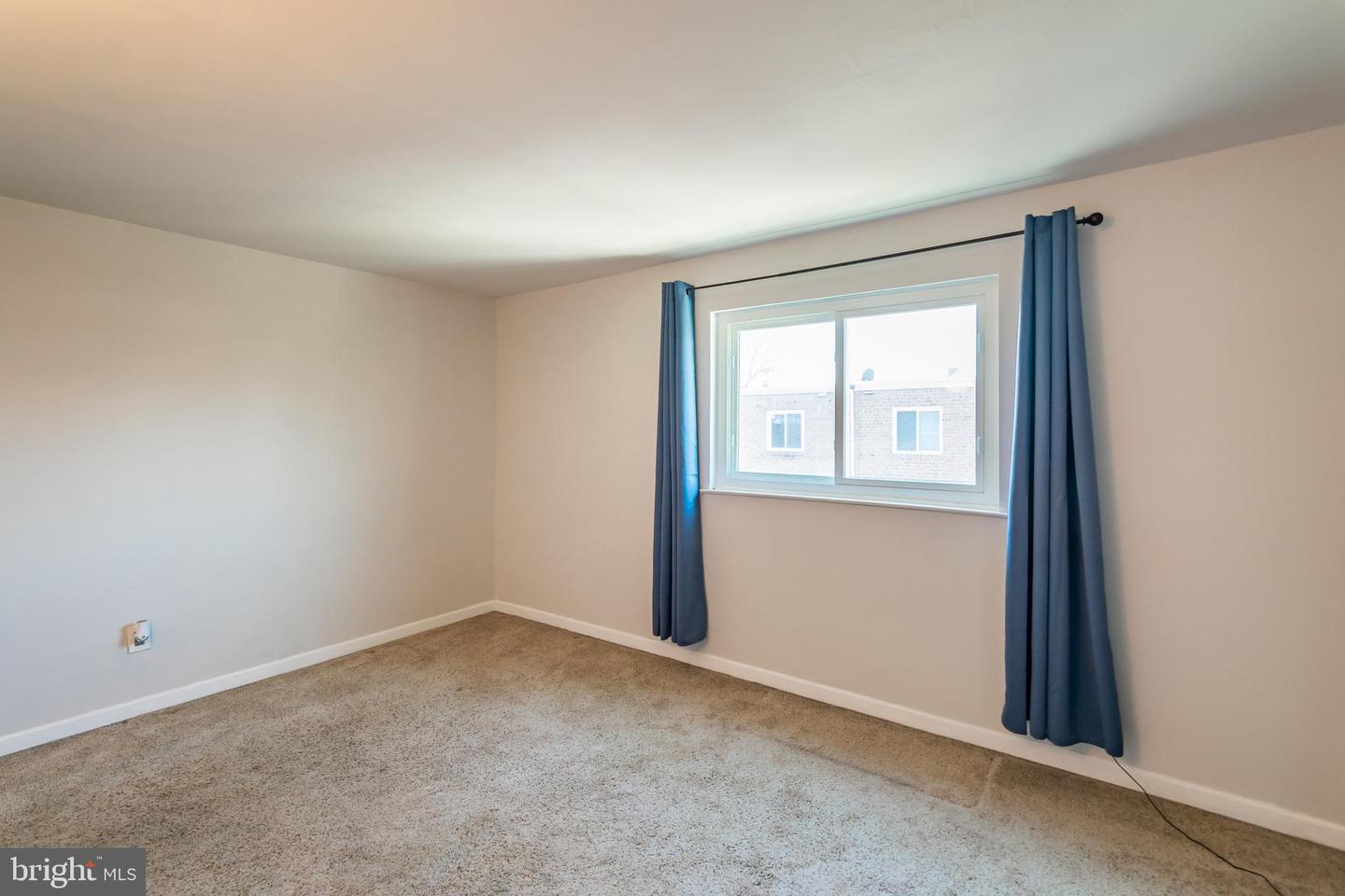828 HOFFMAN PL