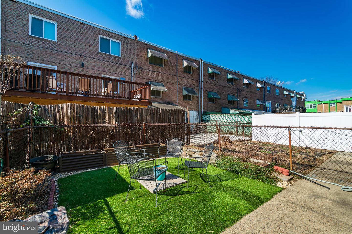 828 HOFFMAN PL