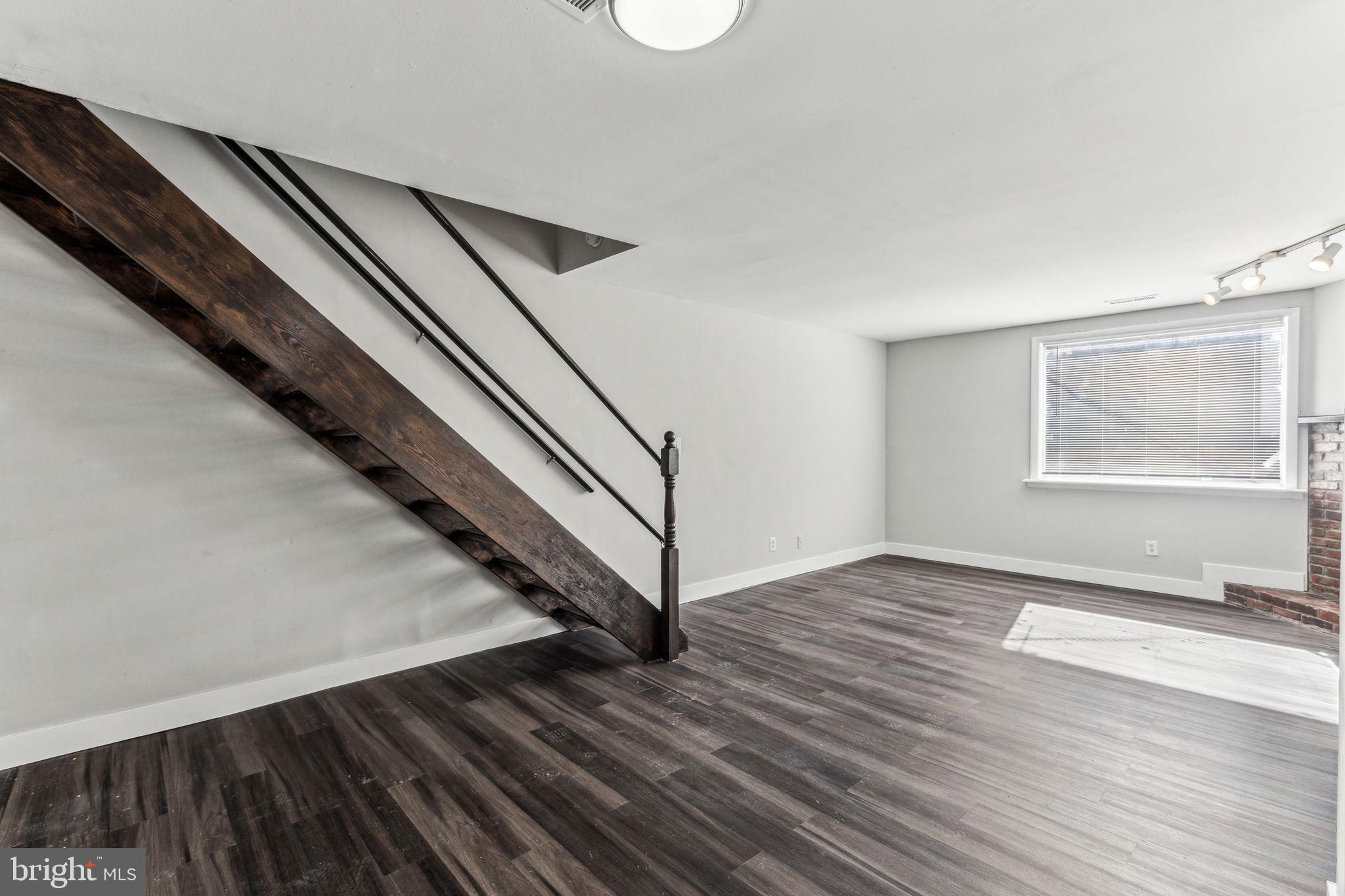220 SOUTH ST #2R