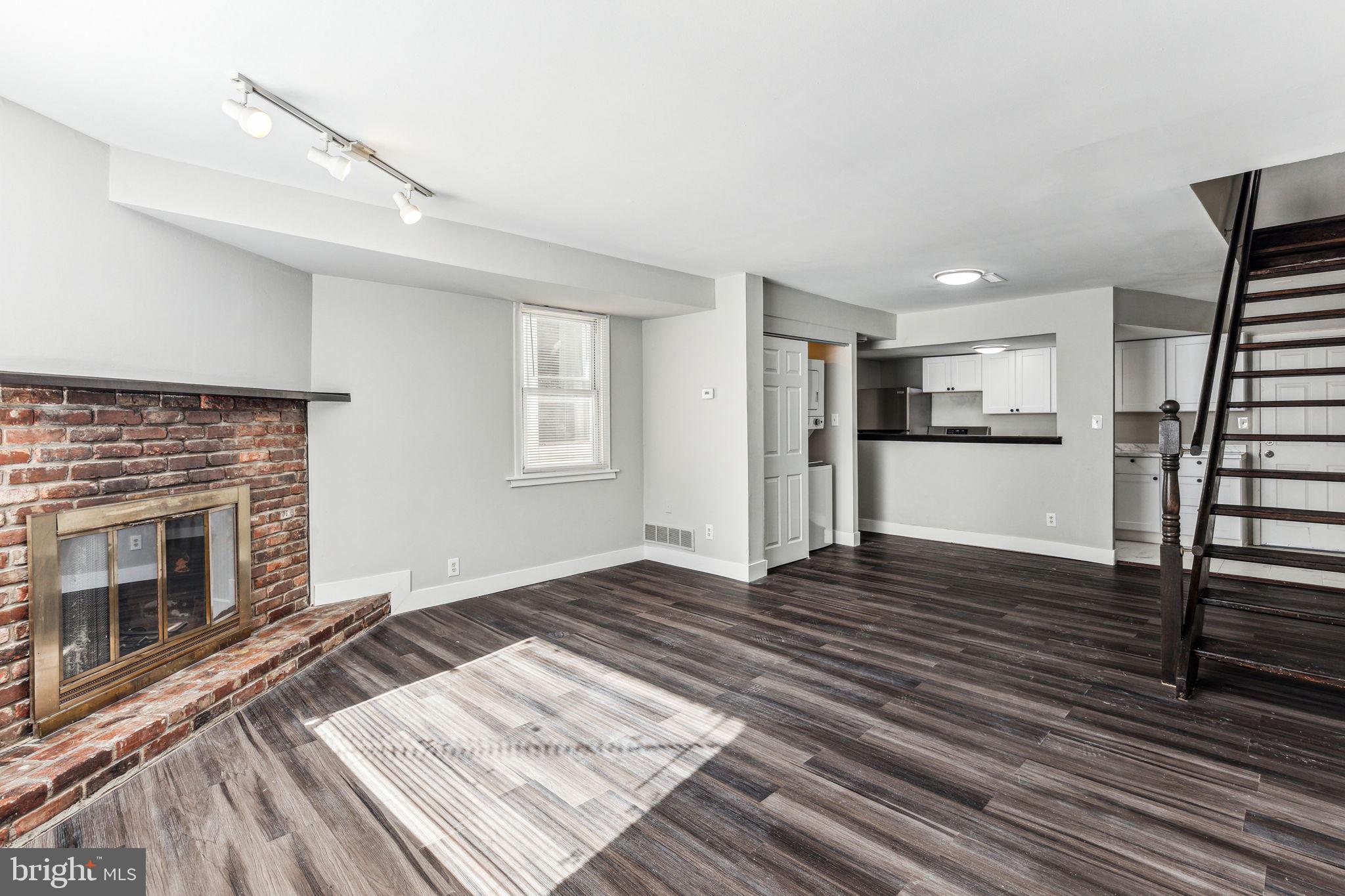 220 SOUTH ST #2R