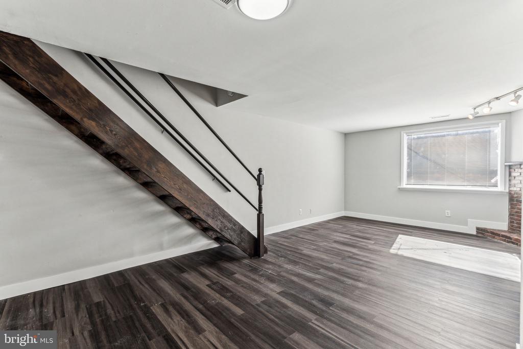 220 SOUTH ST #2R