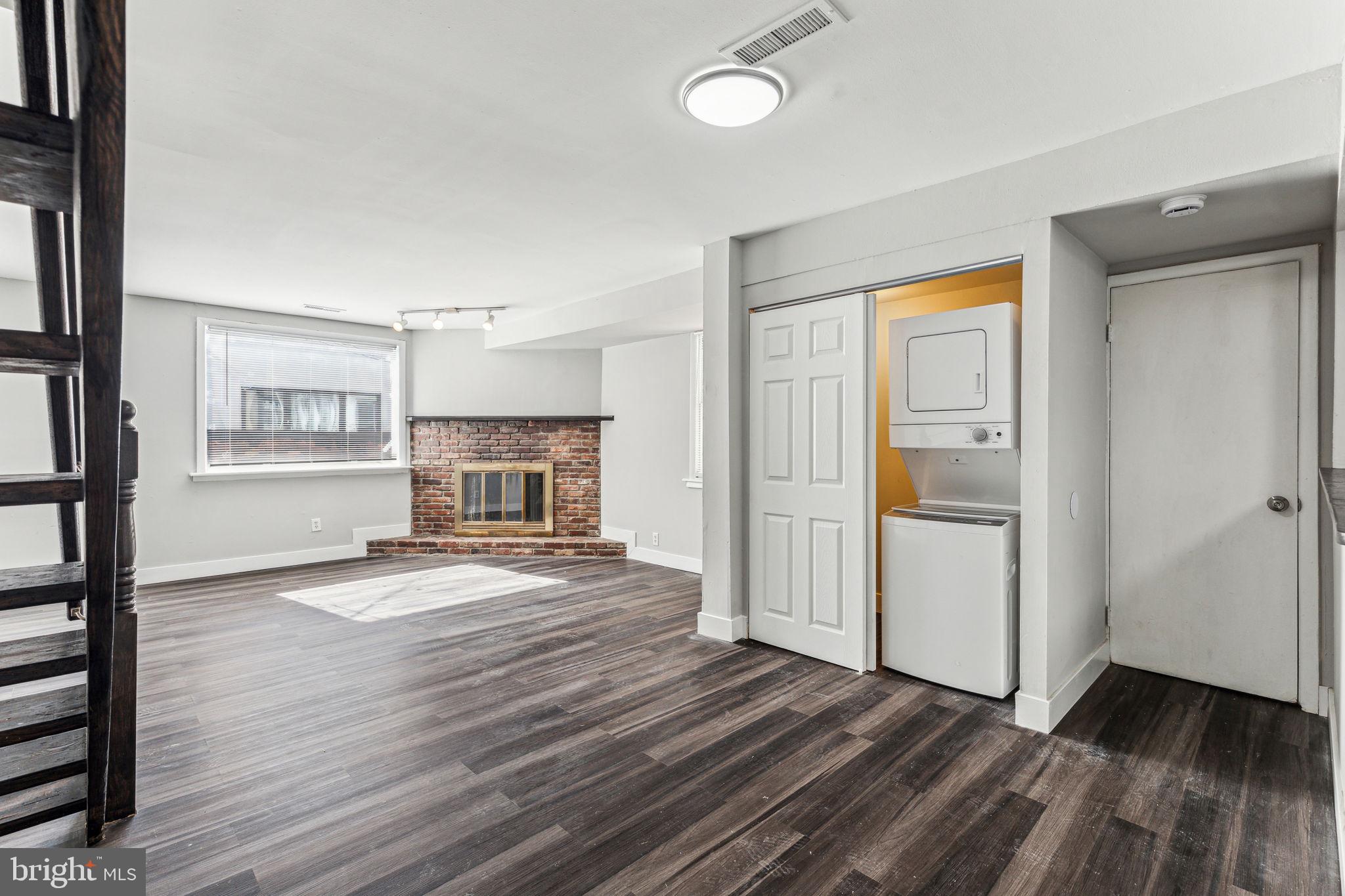 220 SOUTH ST #2R