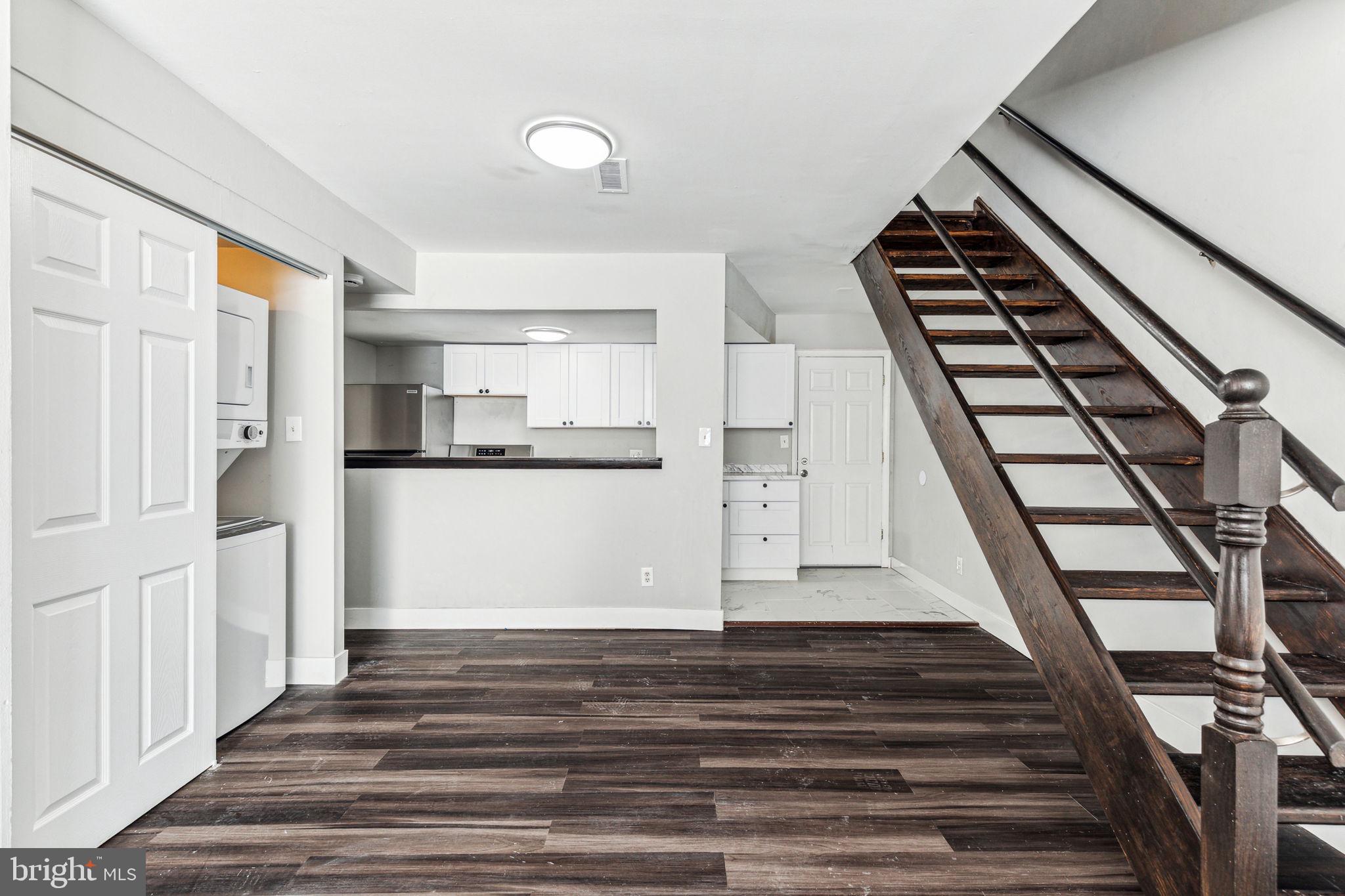 220 SOUTH ST #2R