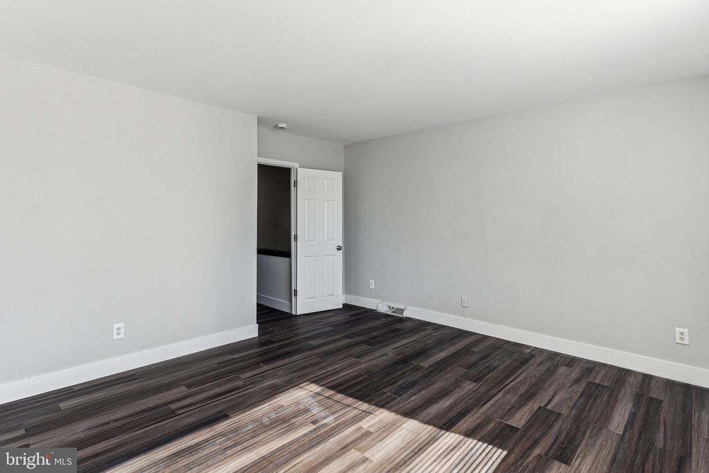 220 SOUTH ST #2R