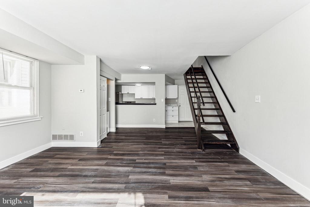 220 SOUTH ST #2R