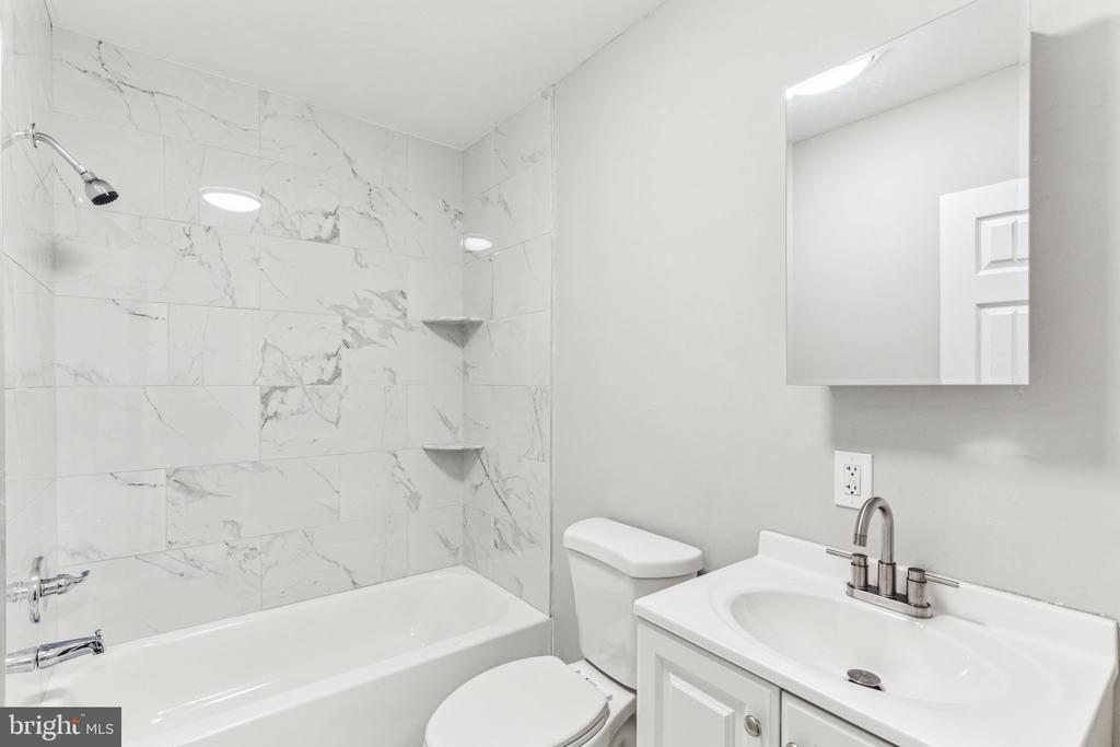 220 SOUTH ST #2R