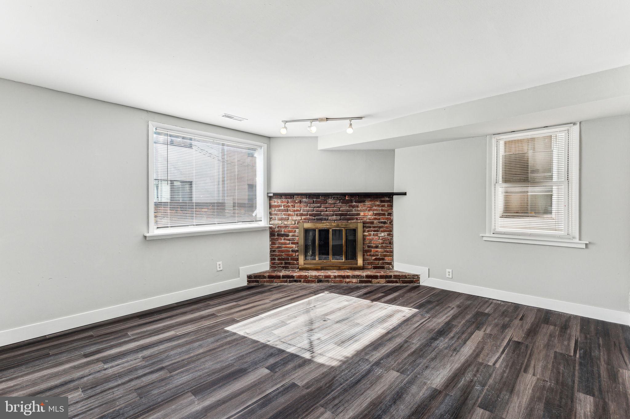 220 SOUTH ST #2R