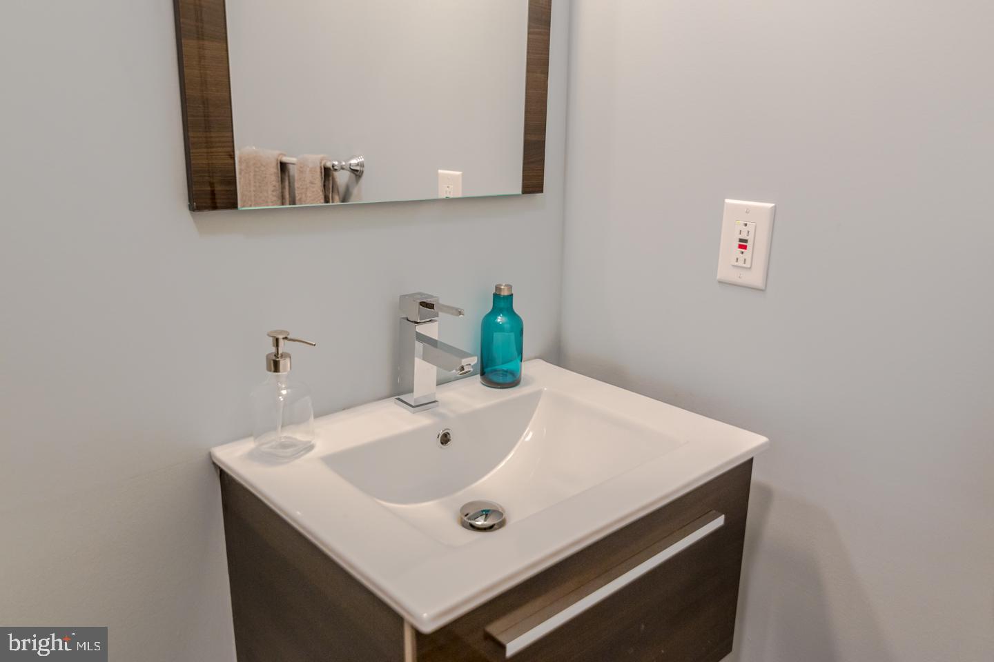 2012 W GIRARD AVE #UNIT 11B