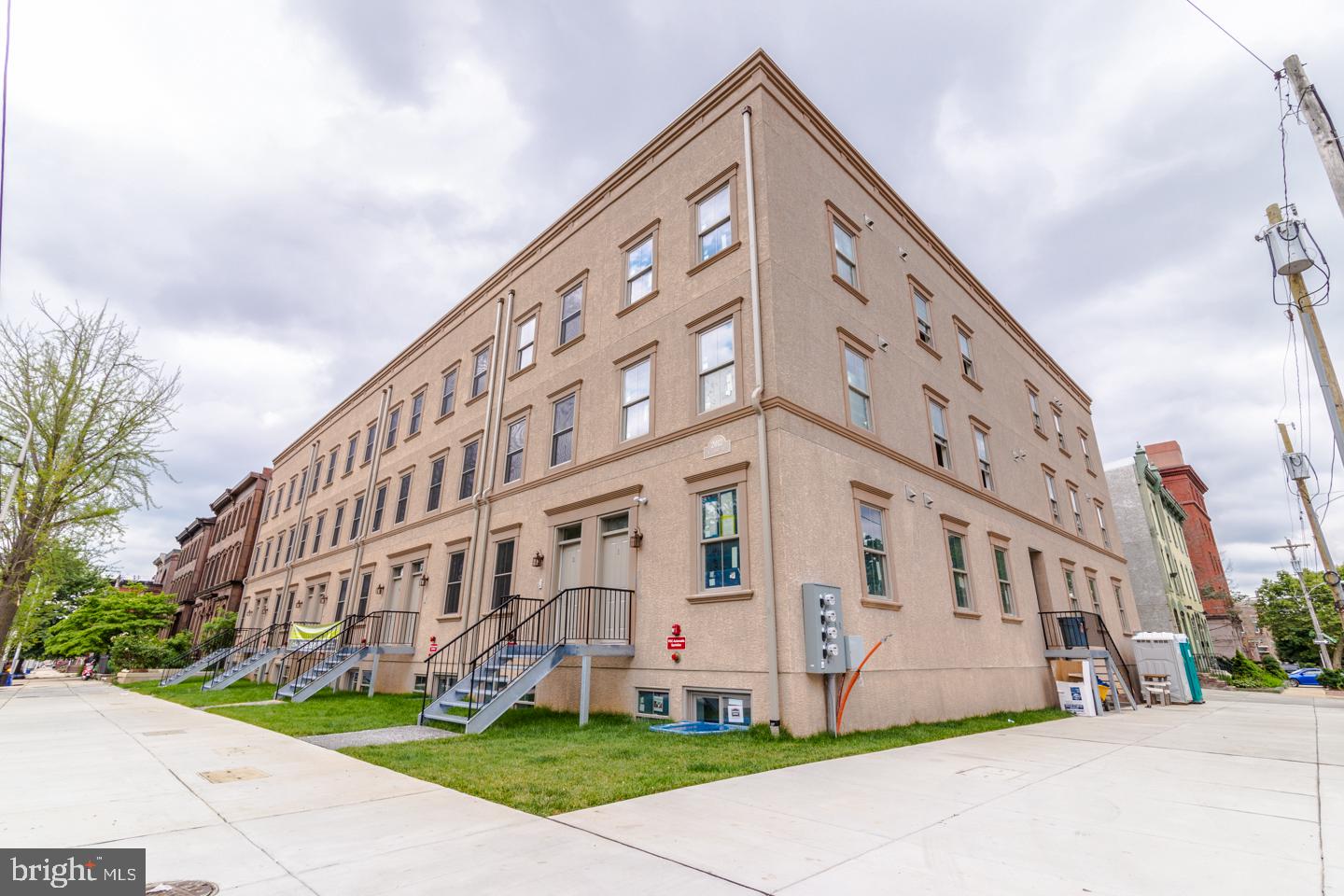 2012 W GIRARD AVE #UNIT 11B