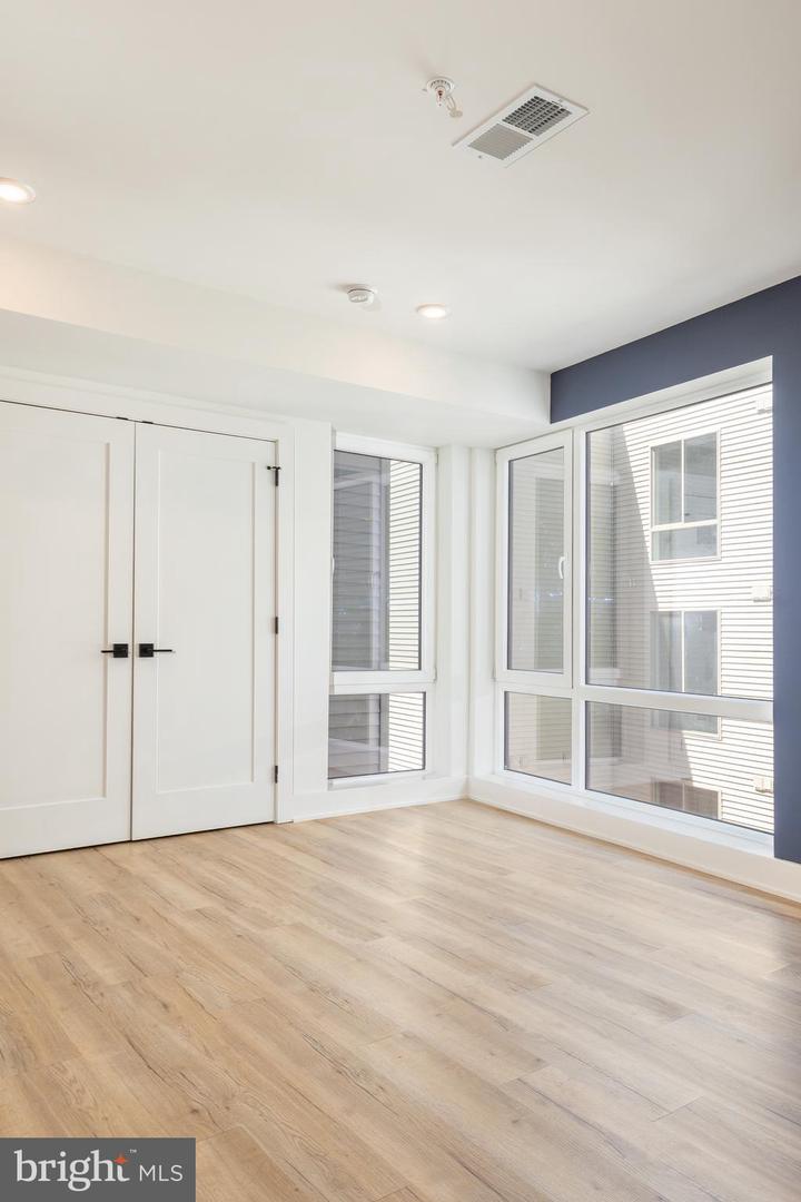 629 W GIRARD AVE #UNIT 307