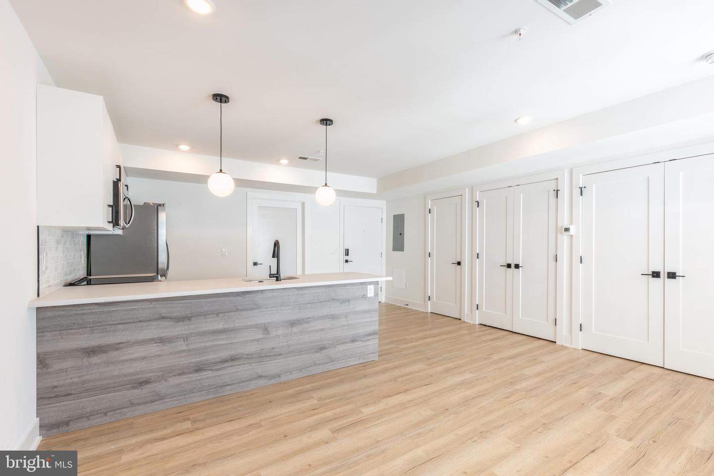 629 W GIRARD AVE #UNIT 307