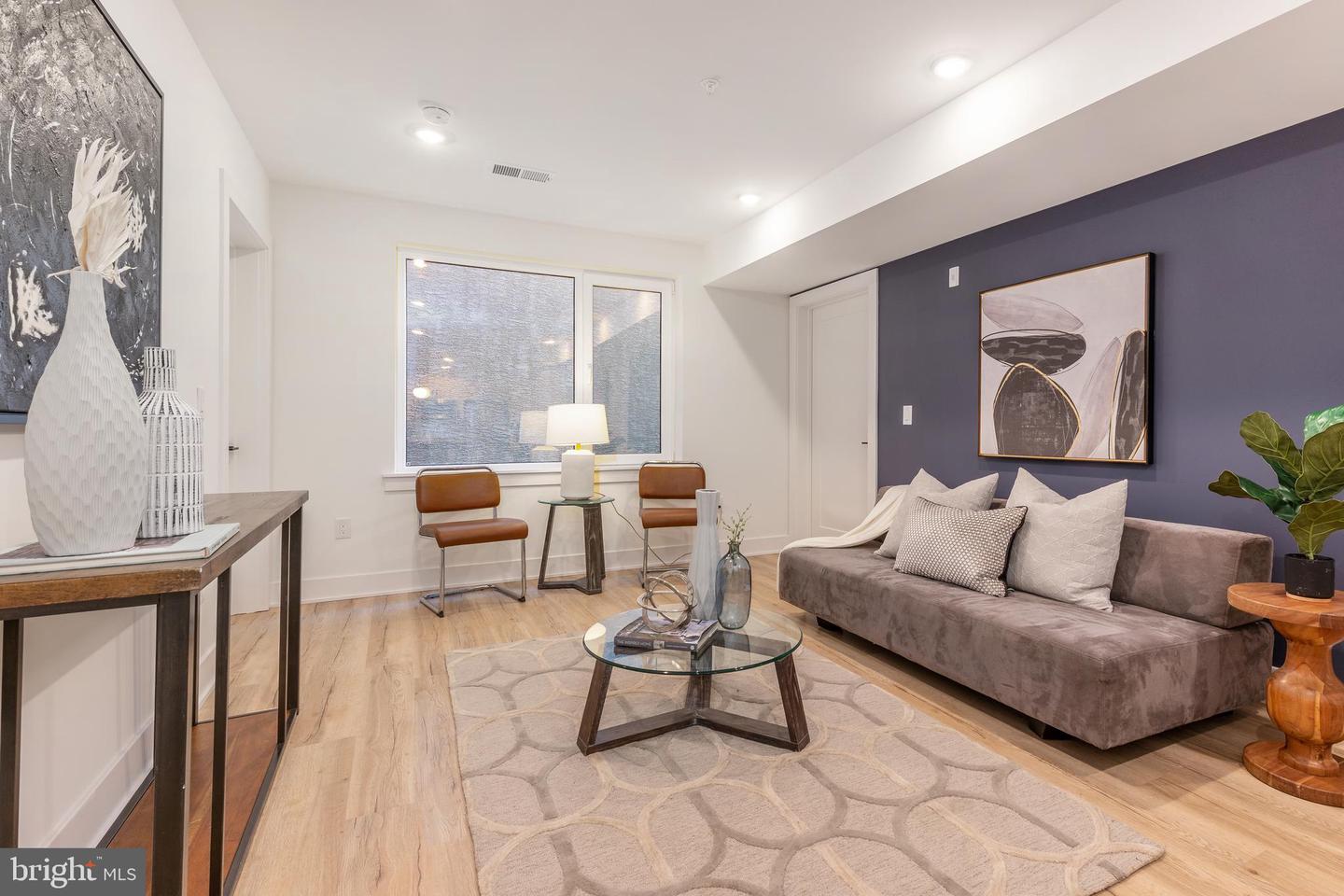 629 W GIRARD AVE #UNIT 203