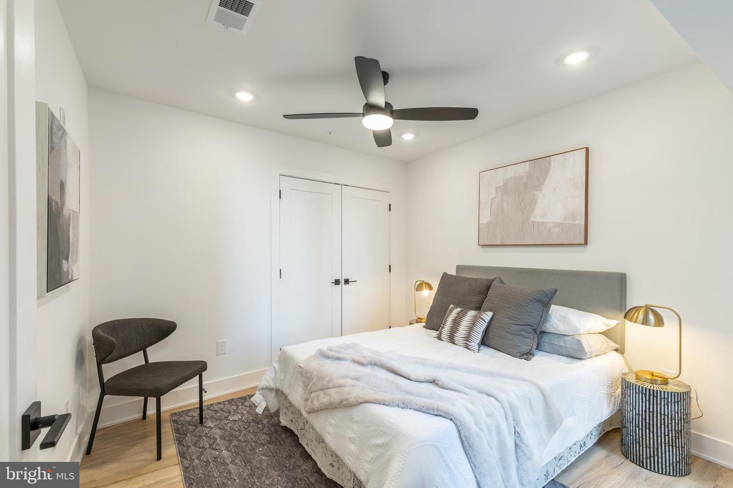 629 W GIRARD AVE #UNIT 203