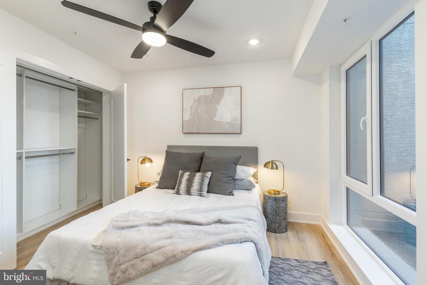 629 W GIRARD AVE #UNIT 203