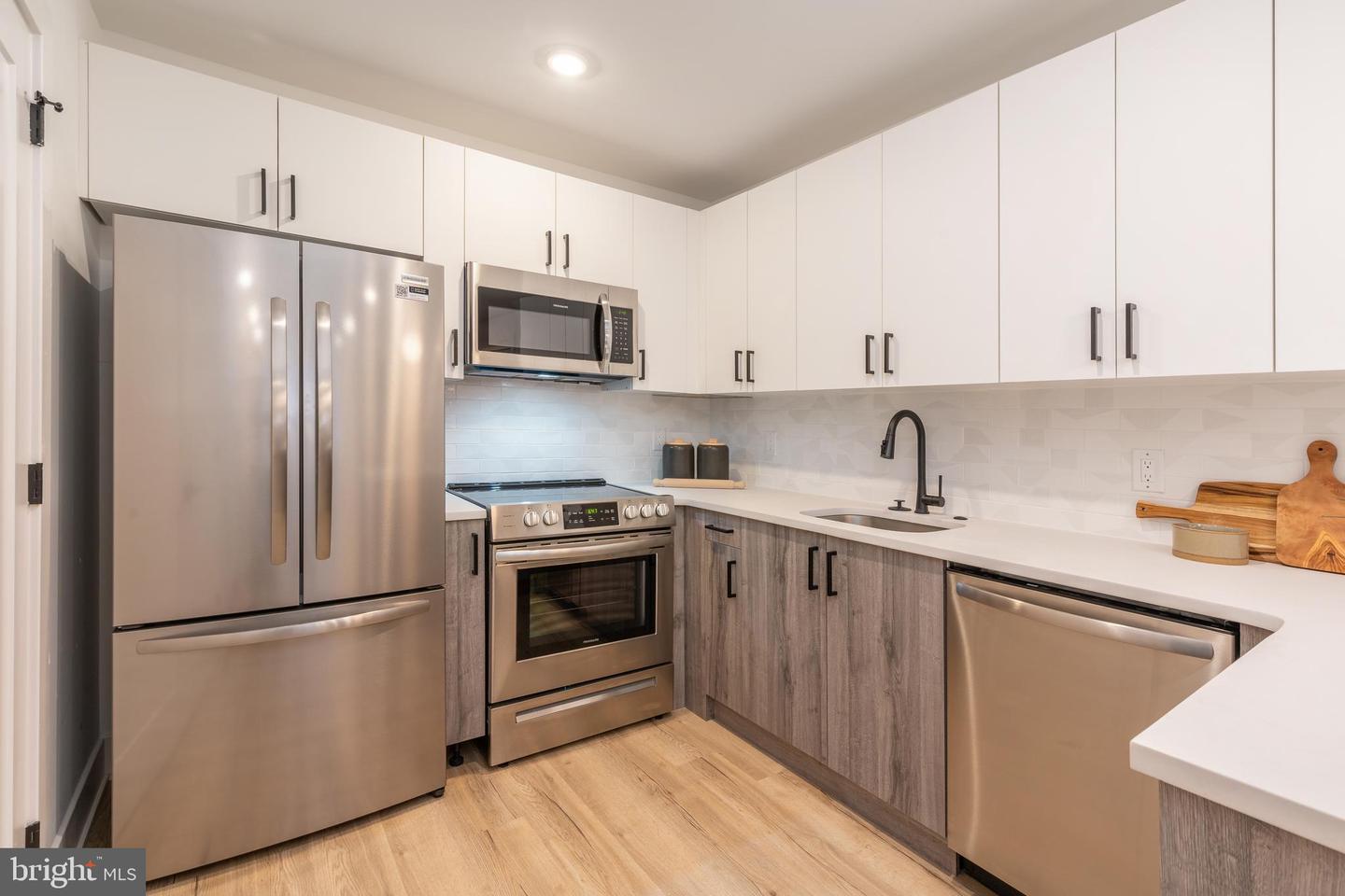 629 W GIRARD AVE #UNIT 203