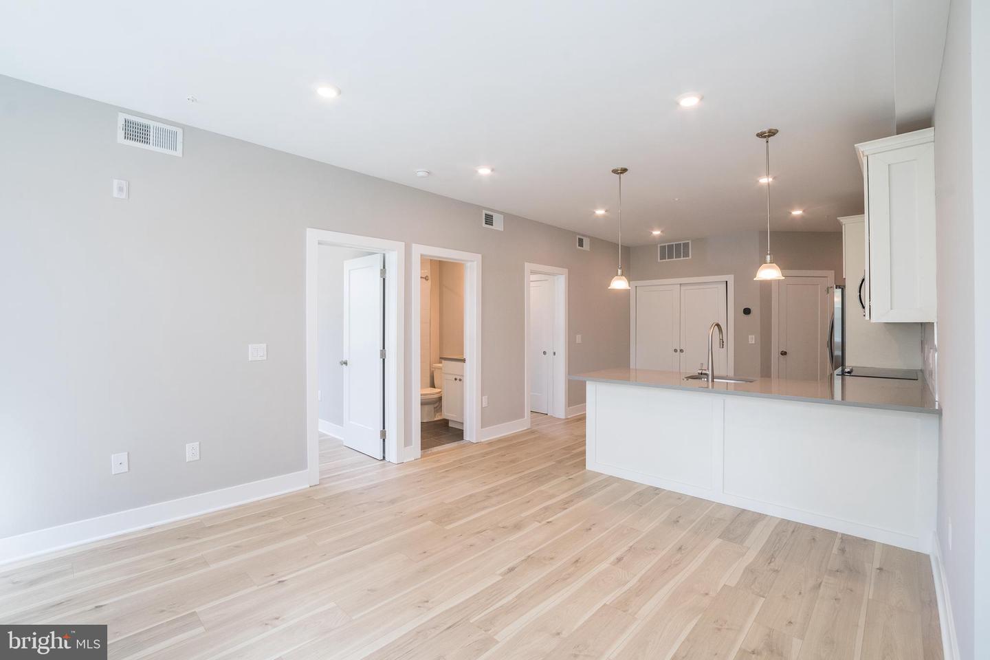 2621 W JEFFERSON ST #UNIT 4F