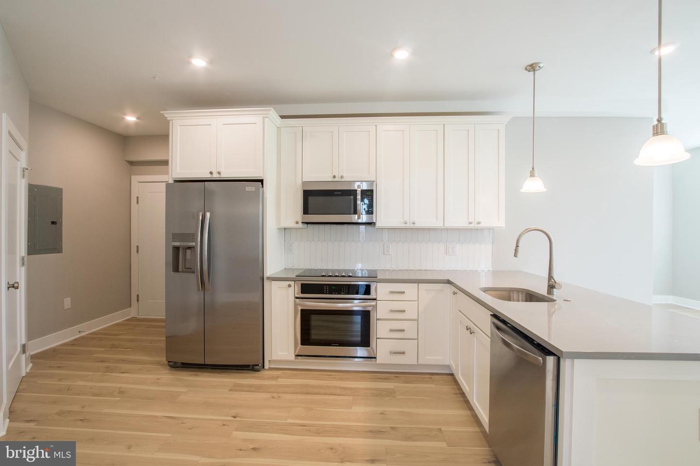 2621 W JEFFERSON ST #UNIT 4F