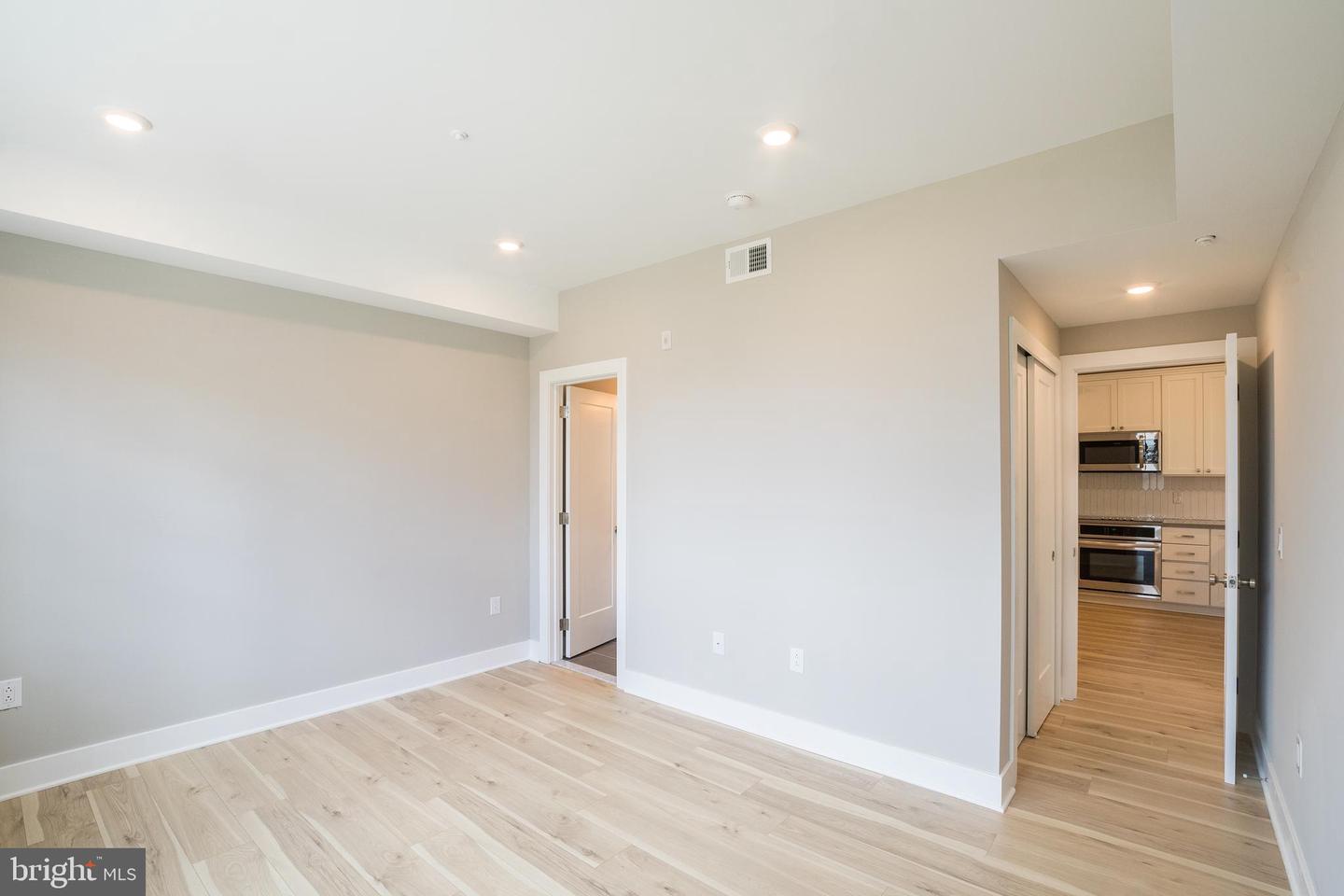 2621 W JEFFERSON ST #UNIT 4F