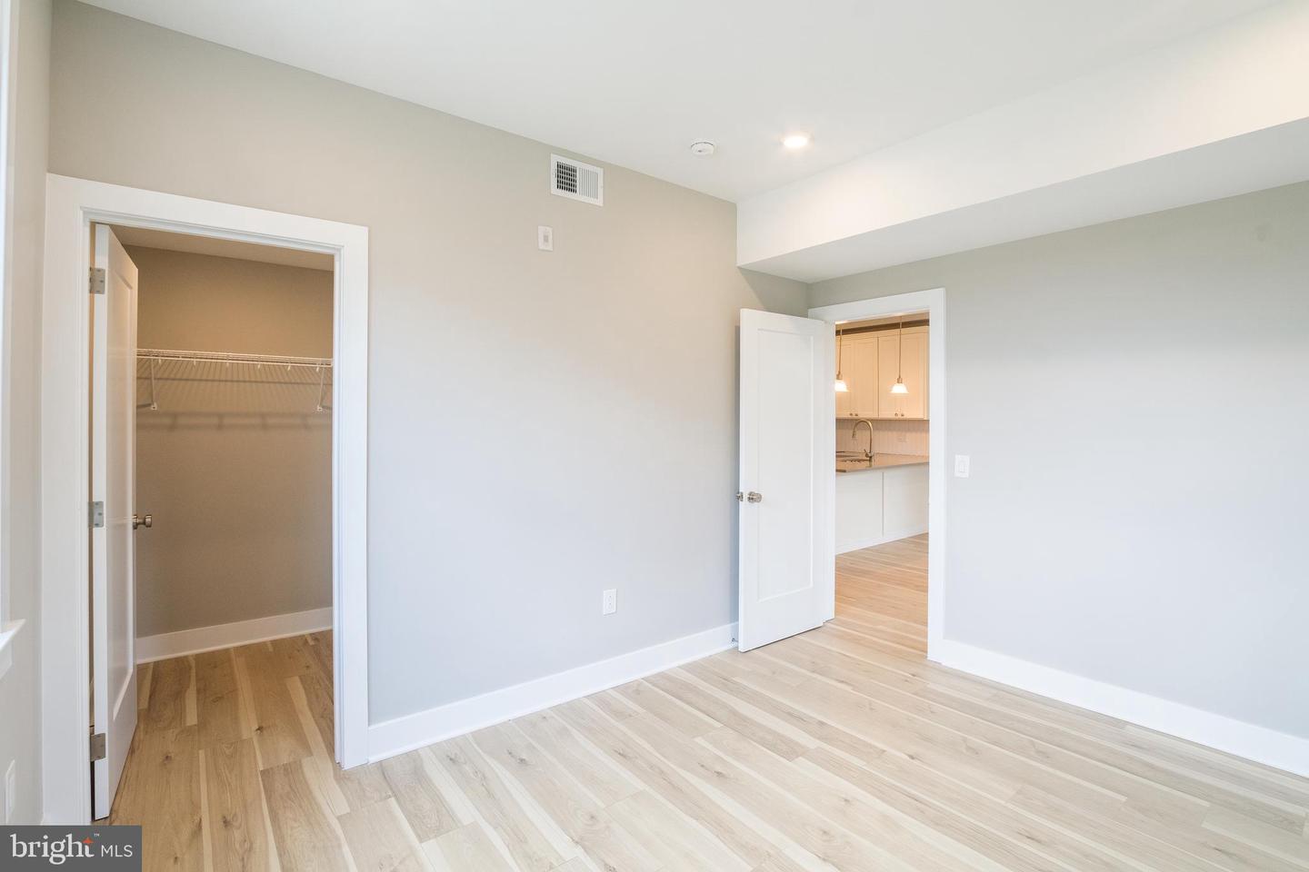 2621 W JEFFERSON ST #UNIT 4F
