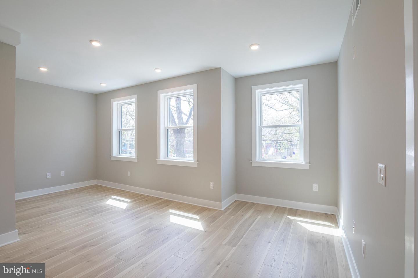 2621 W JEFFERSON ST #UNIT 4F