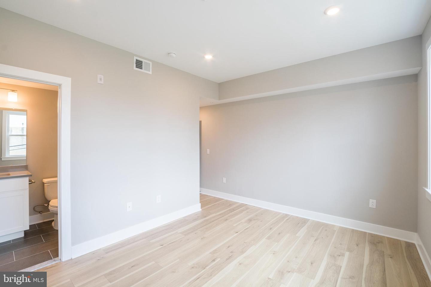 2621 W JEFFERSON ST #UNIT 4F