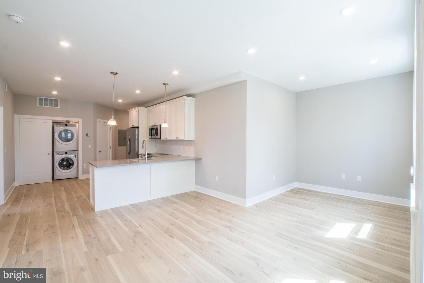 2621 W JEFFERSON ST #UNIT 4F