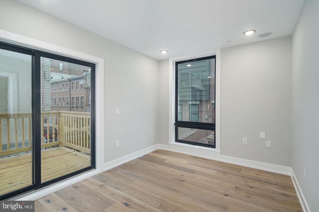 1525 Catharine St #2