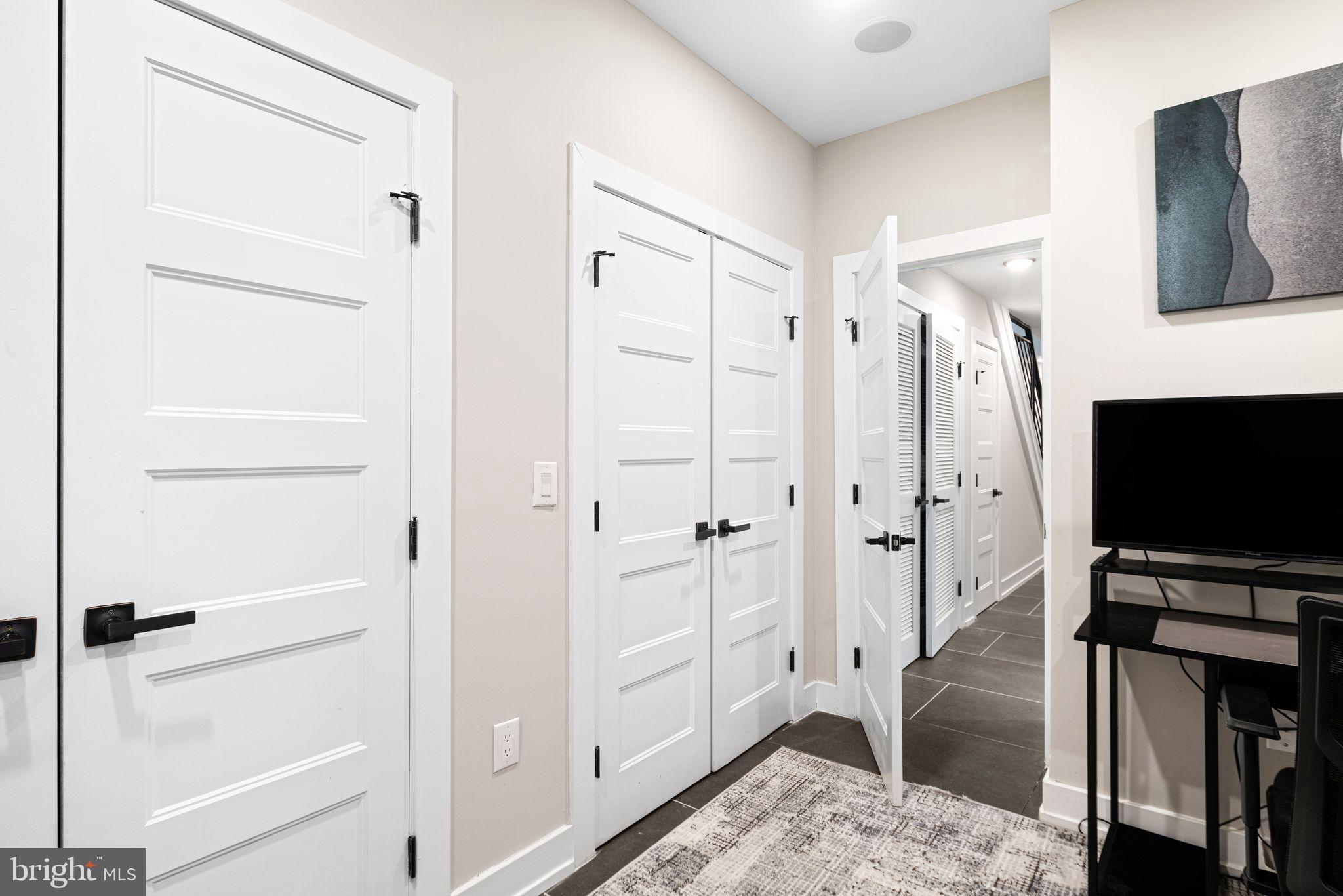 1525 Catharine St #1