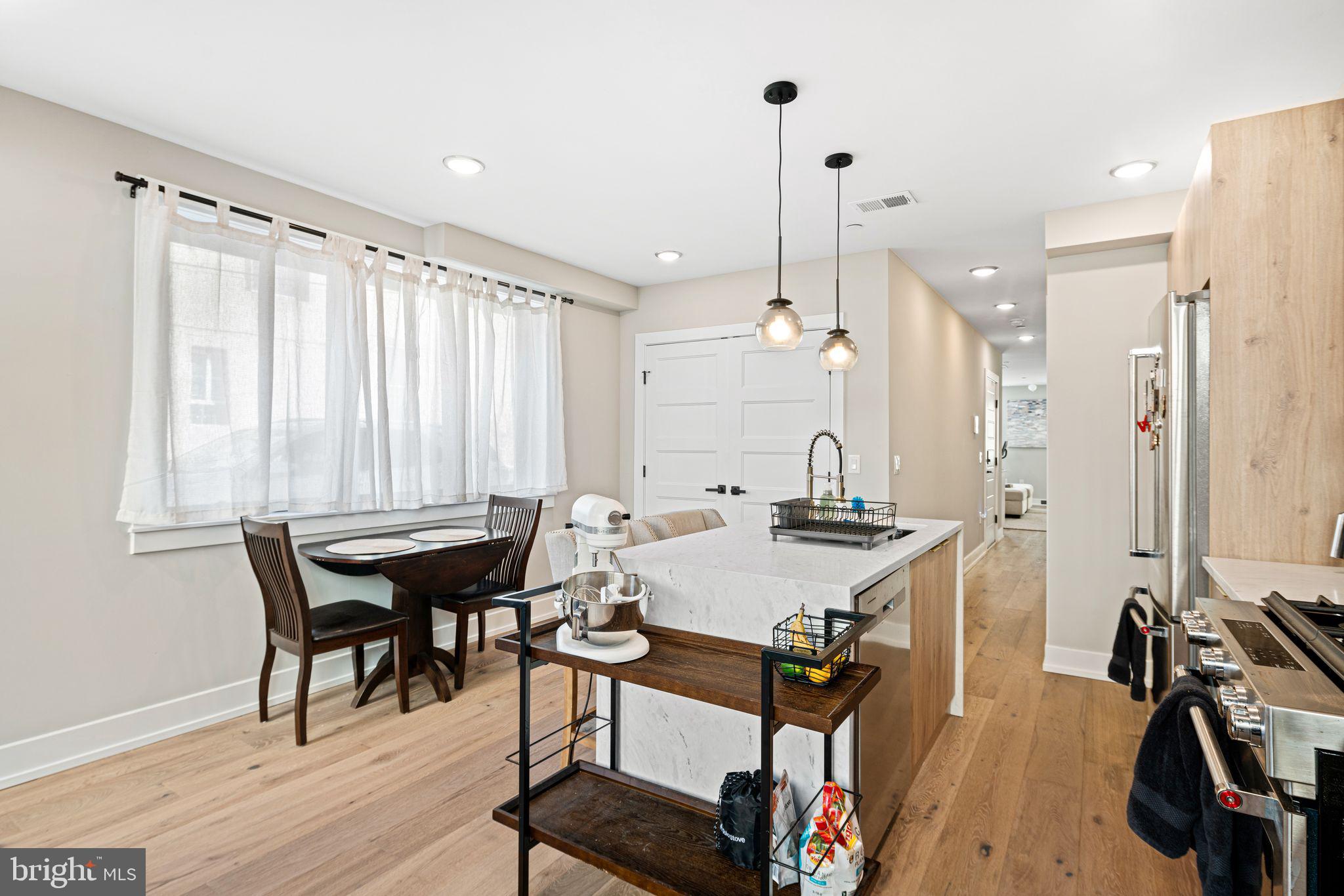 1525 Catharine St #1