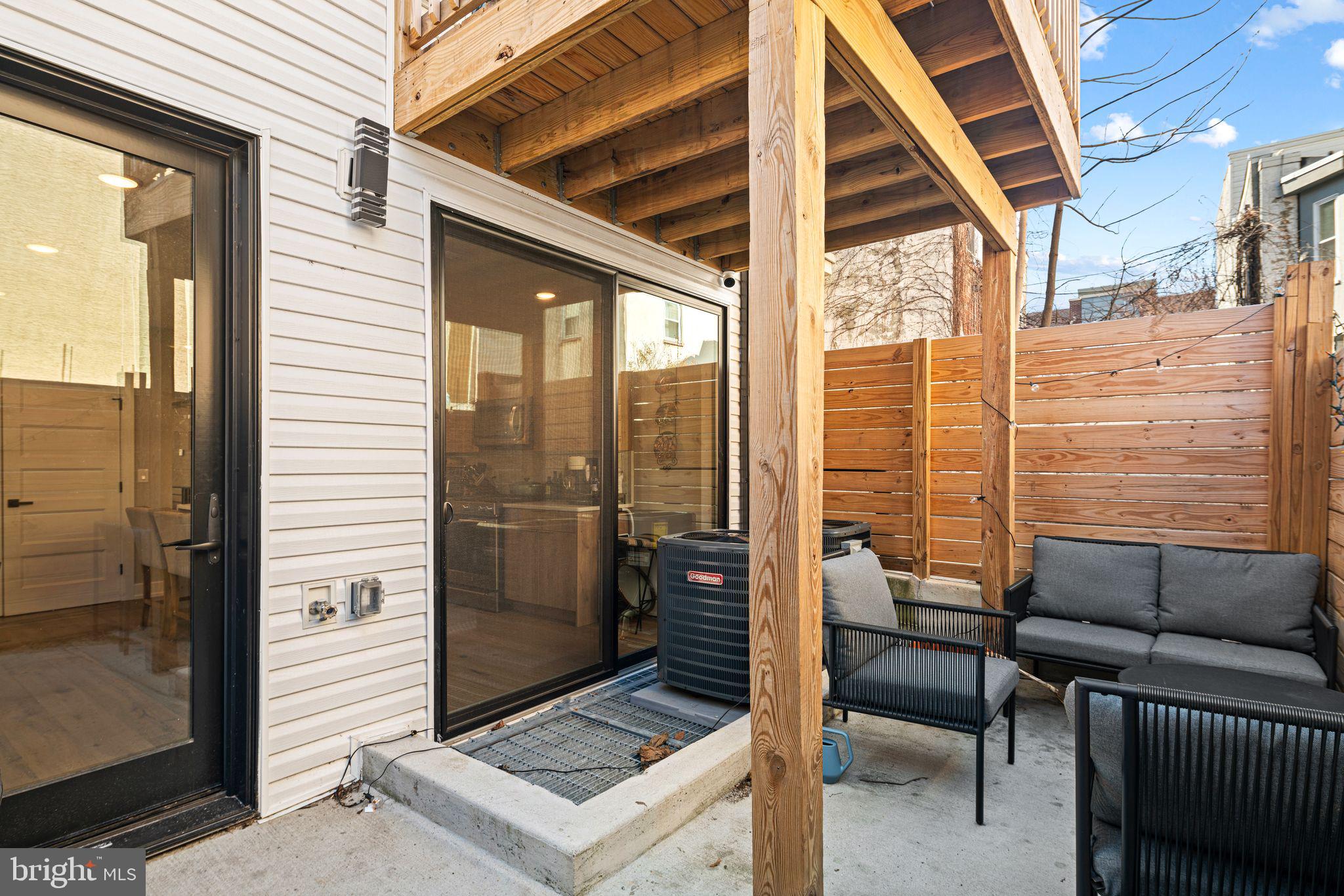 1525 Catharine St #1