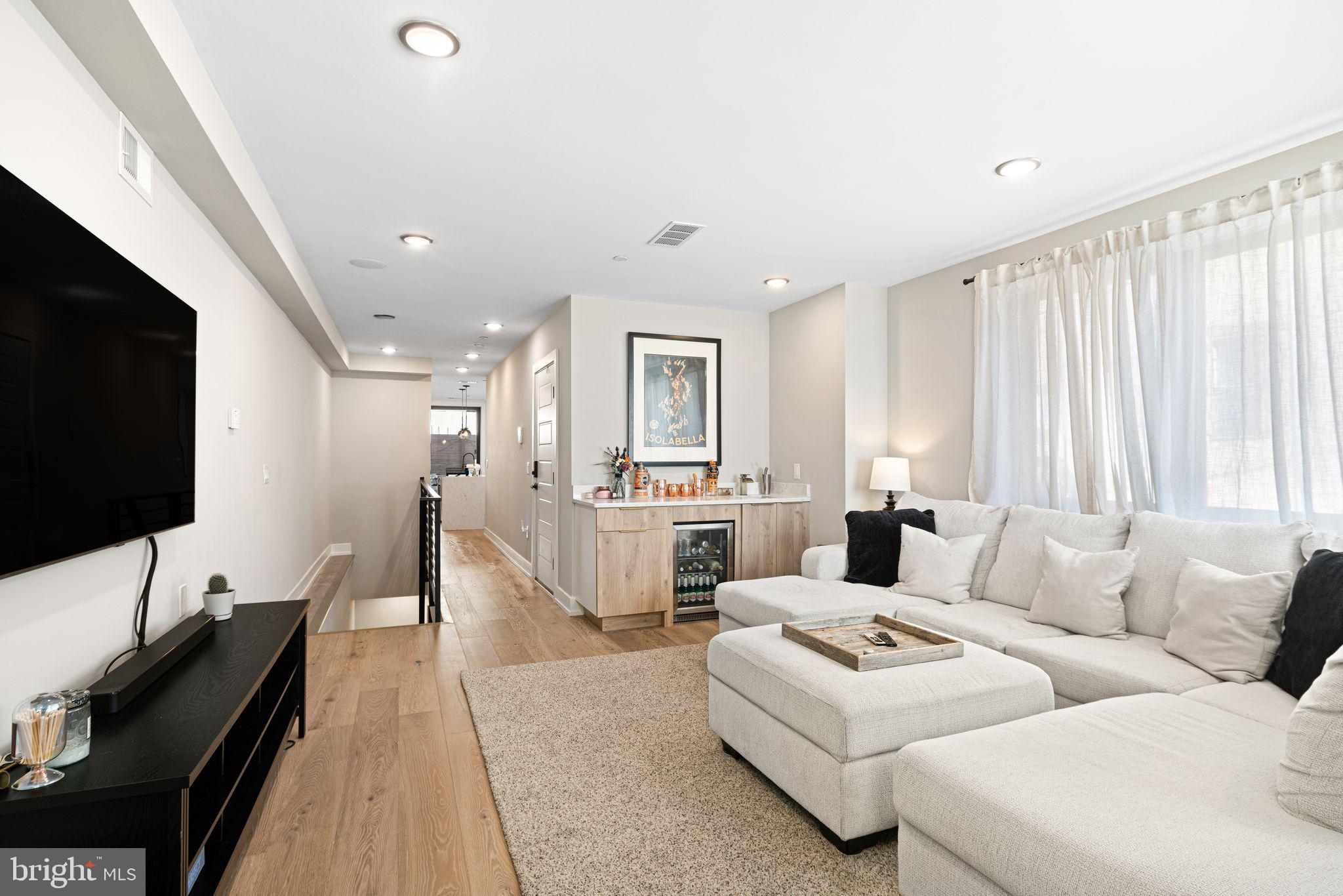 1525 Catharine St #1