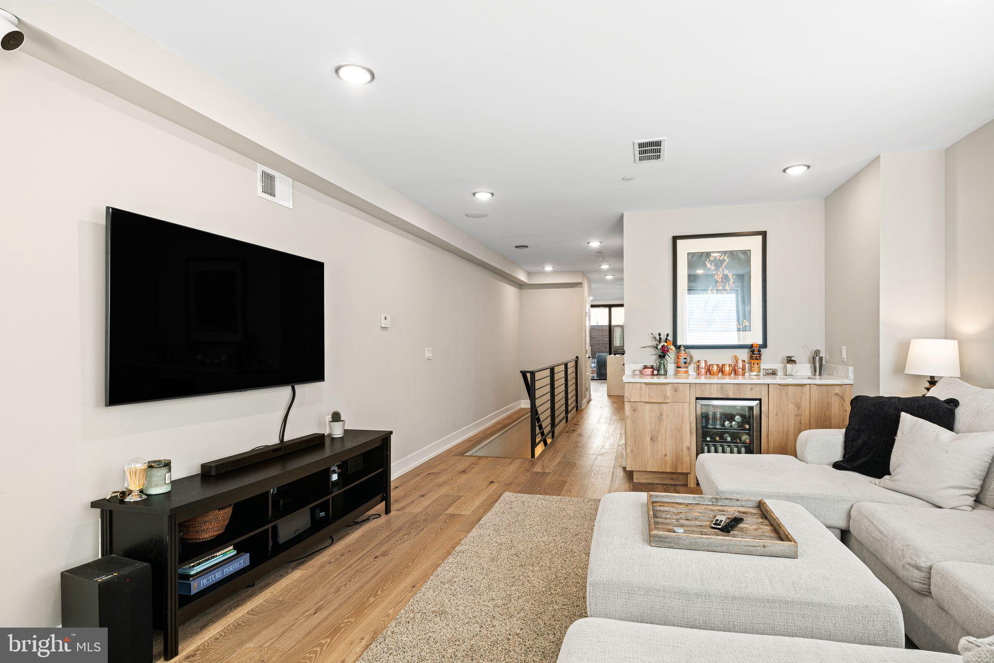 1525 Catharine St #1