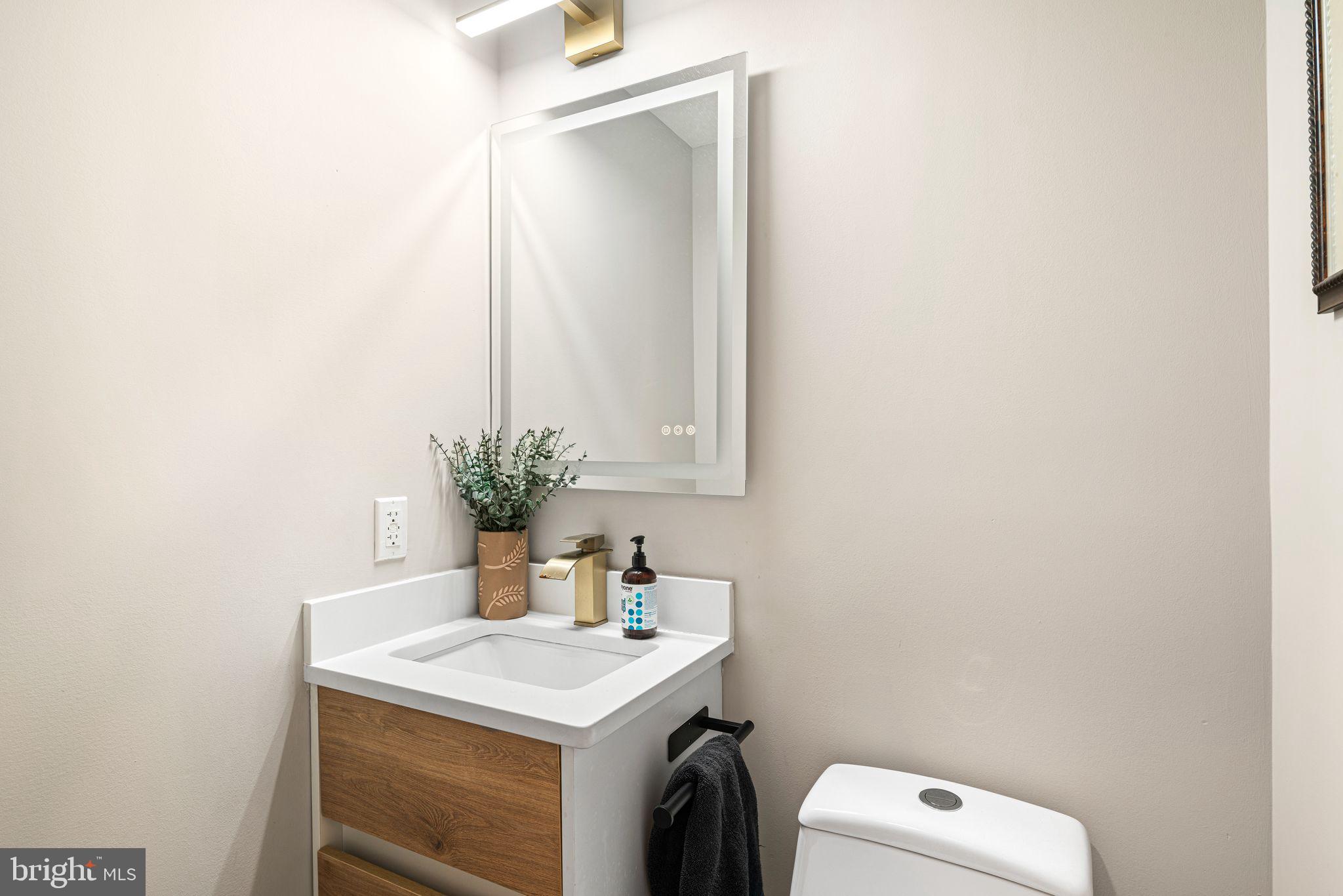 1525 Catharine St #1