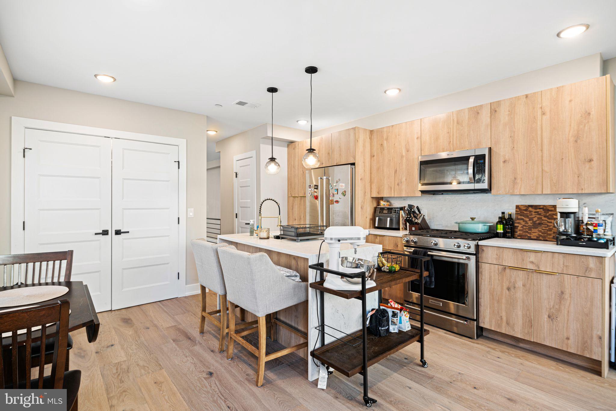 1525 Catharine St #1