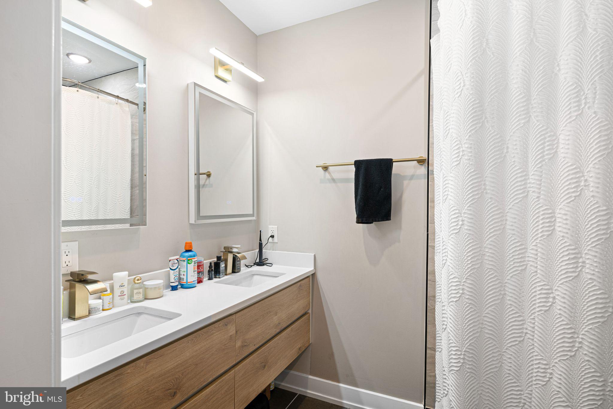 1525 Catharine St #1