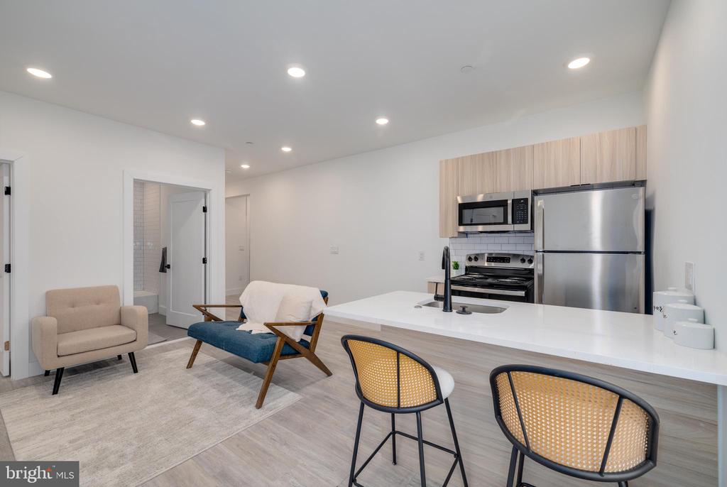 2400-18 E HUNTINGDON ST #417